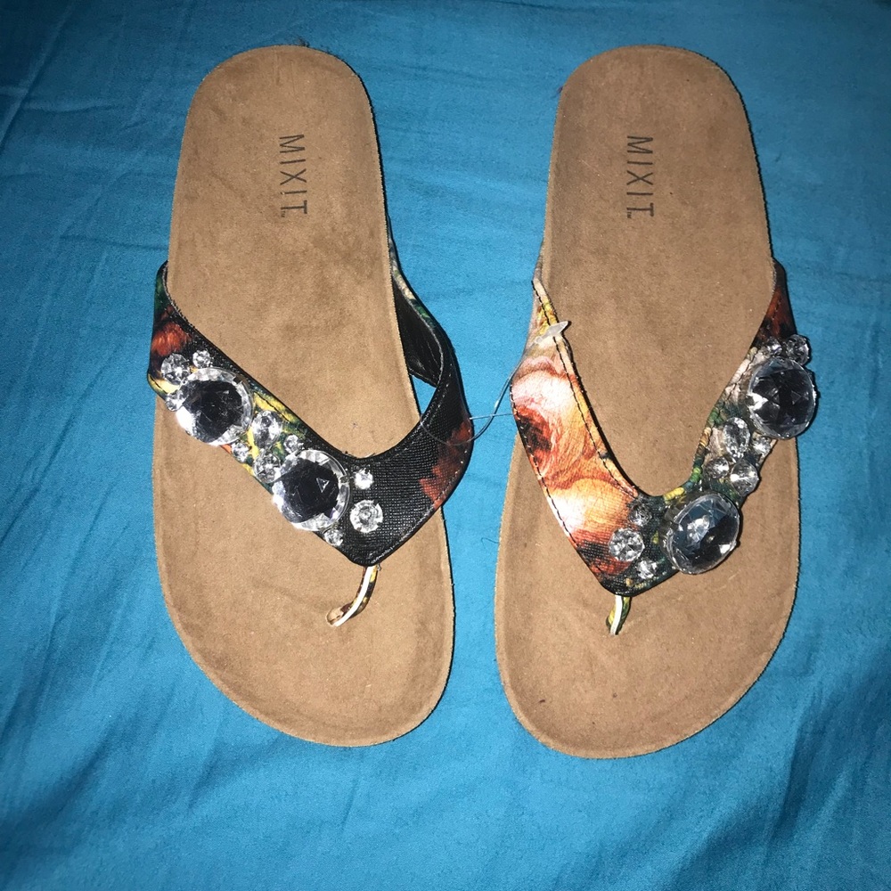 Size 7 NWOT cute floral and rhinestone sandals.